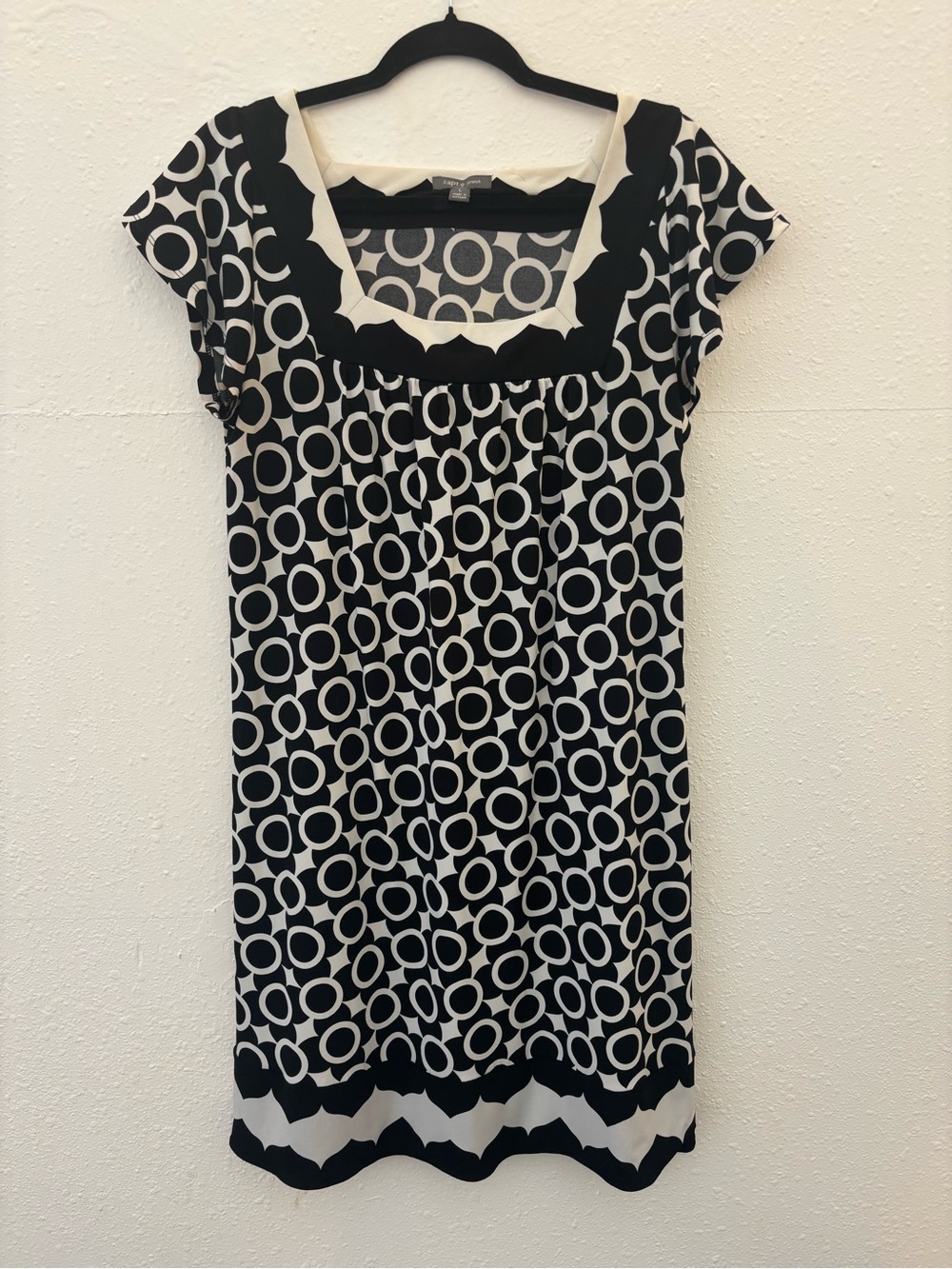 Apt. 9 Black and White Geometric Scallop Neck Tunic